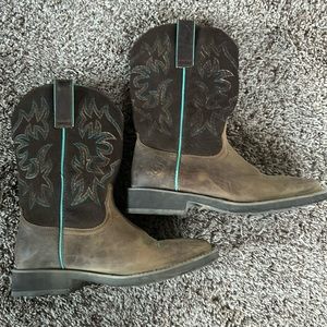 Boots size 8.5 womens